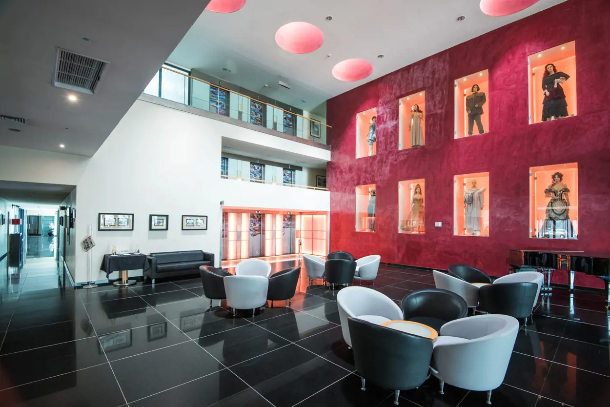 vg-opera_lobby_2_baixa