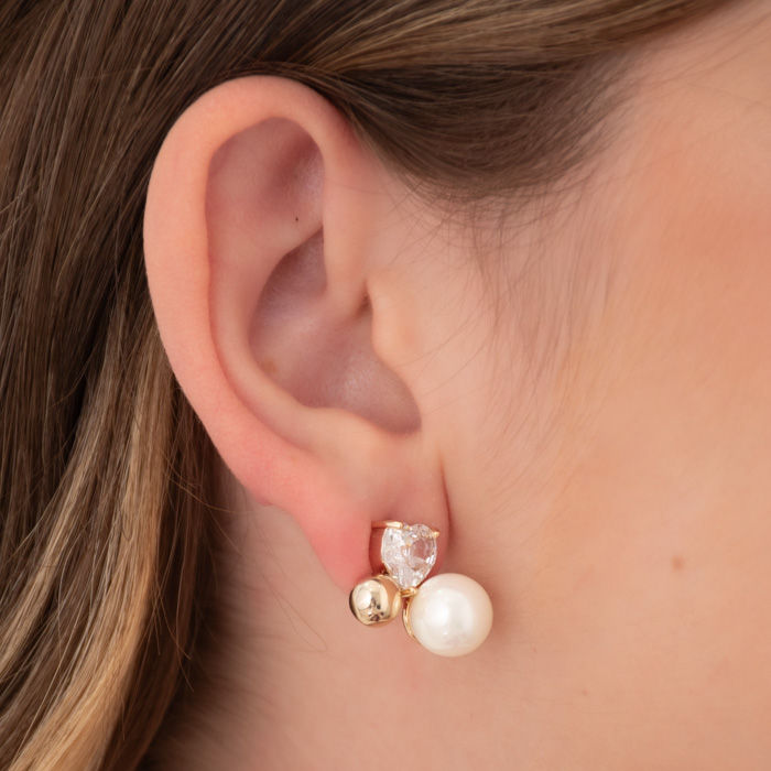 BRINCO PÉROLA ESFERA LISA E CORAÇÃO DE ZIRCÔNIA