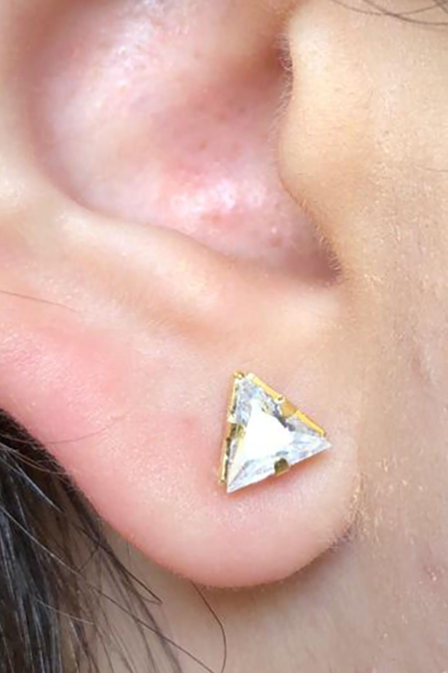 Brinco Triângulo de Zircônia Banhado em Ouro 18k