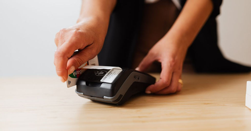 A person makes a cashless payment using a credit card on a payment terminal.