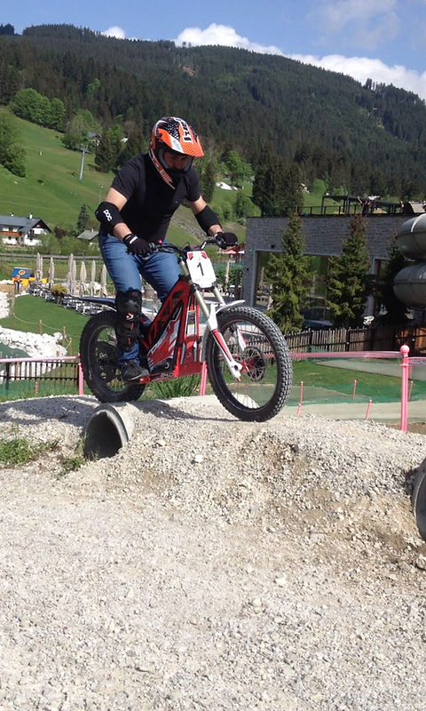 Oset-E-Trial-Park-Sportartikel-Shop-Gosau-familux resort dachsteinkoenig-checkpointsport.com