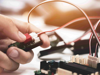 Online STEM demonstration for kids: Learn how to make an electronic board from Scratch