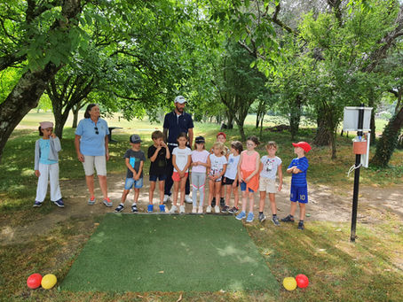 Golf à l'école de Grospierres