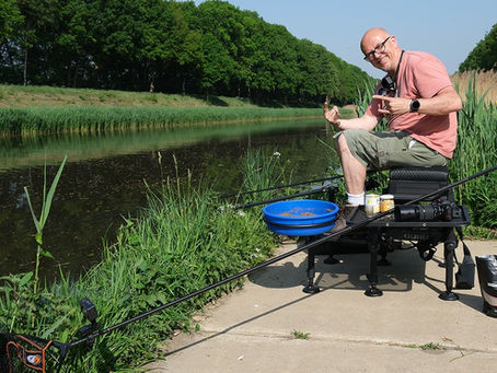 MONSTERKARPER op de feeder! 💥 (en m’n nieuwe seatbox getest)