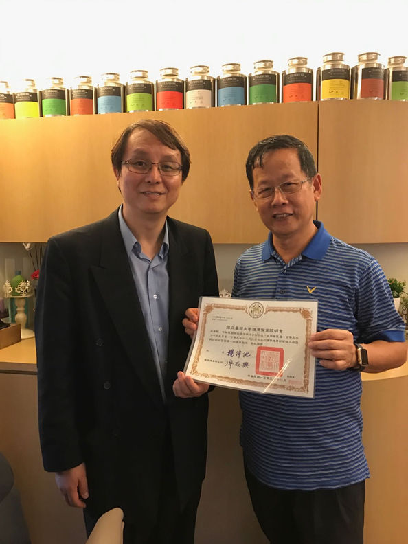 Congratulation!William get a Indoor farming Certificate from National Taiwan University.