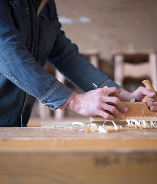Tischler bei der Arbeit
