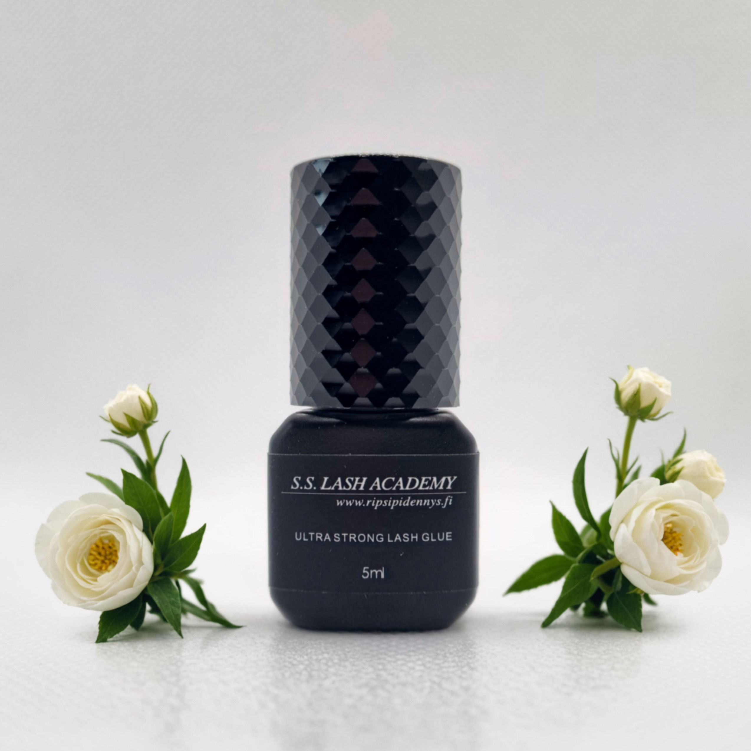 ULTRA STRONG LASH GLUE 5ml (Step three)