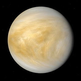 Fotorealistische Ansicht der Venus als fast voll beleuchtete, gelblich-wei?e Planetenkugel mit dichter, wirbelnder Wolkendecke vor schwarzem Weltraum.