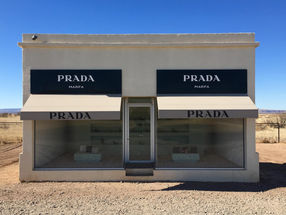 6 Notes on Prada Marfa (1,354 words)