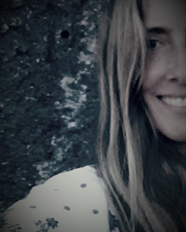 Writer & Designer, Vanessa King creates writes and creates beautiful books.