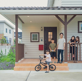 諫早の工務店スマイフルホームで新築した島原の注文住宅の家族写真