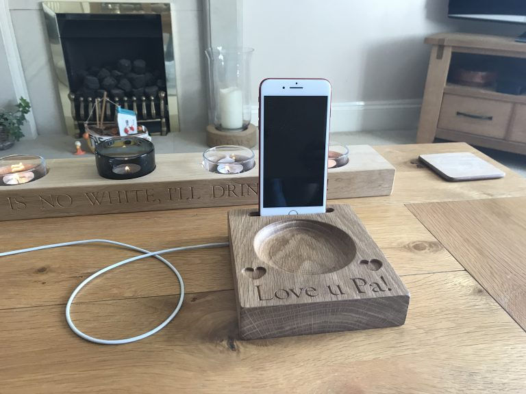 Thumbnail: Oak phone and change block