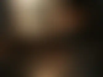 Wenn du merkst, dass dein Hund von seiner Vergangenheit geprägt ist – dann warte nicht zu lange. Oft lohnt es sich, genauer hinzuschauen und die Hintergründe zu verstehen. Denn Verhalten entsteht nicht ohne Grund. Wenn du Unterstützung brauchst, hilft dir eine individuelle Verhaltensberatung – vor Ort oder online – die Ursachen zu erkennen und einen klaren Trainingsweg zu entwickeln.
