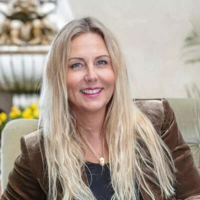 annina-aspect-ratio-1-1-400x400.webp