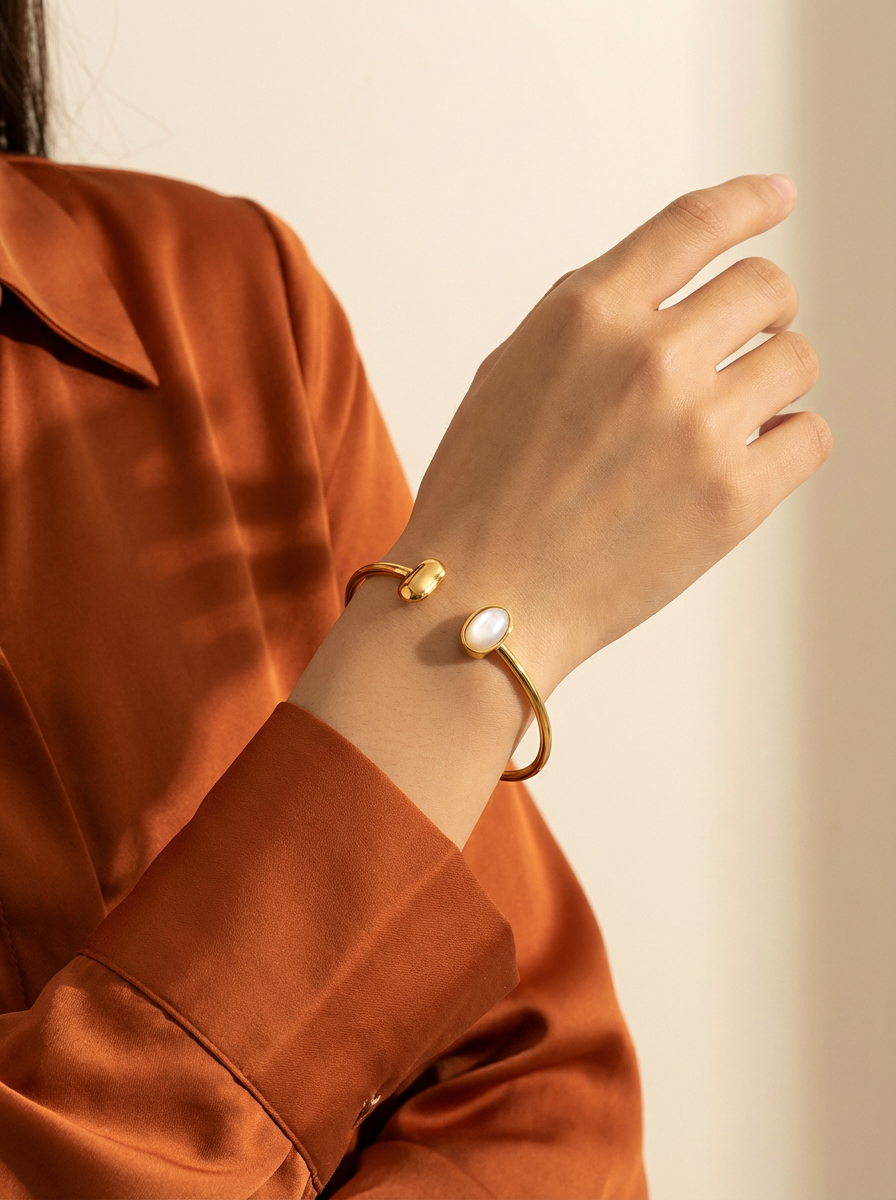 Miniatura: Adjustable Mother-of-Pearl Open Cuff Bracelet