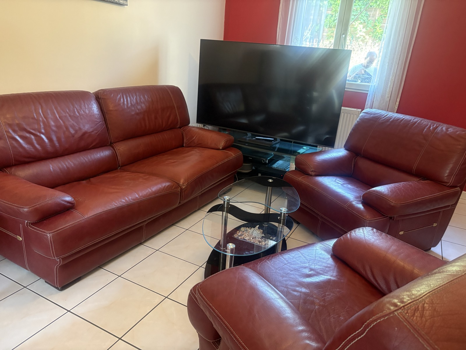 Ensemble canapé et fauteuils en cuir bordeaux