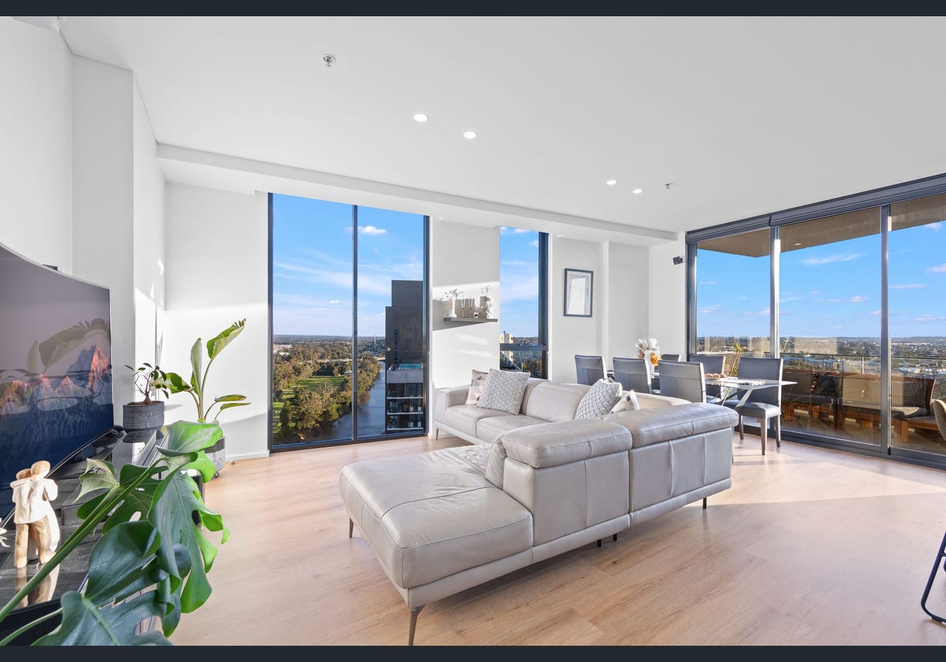 1706/6a Atkinson Street, Liverpool, NSW 2170, Liverpool - Thumbnail 2