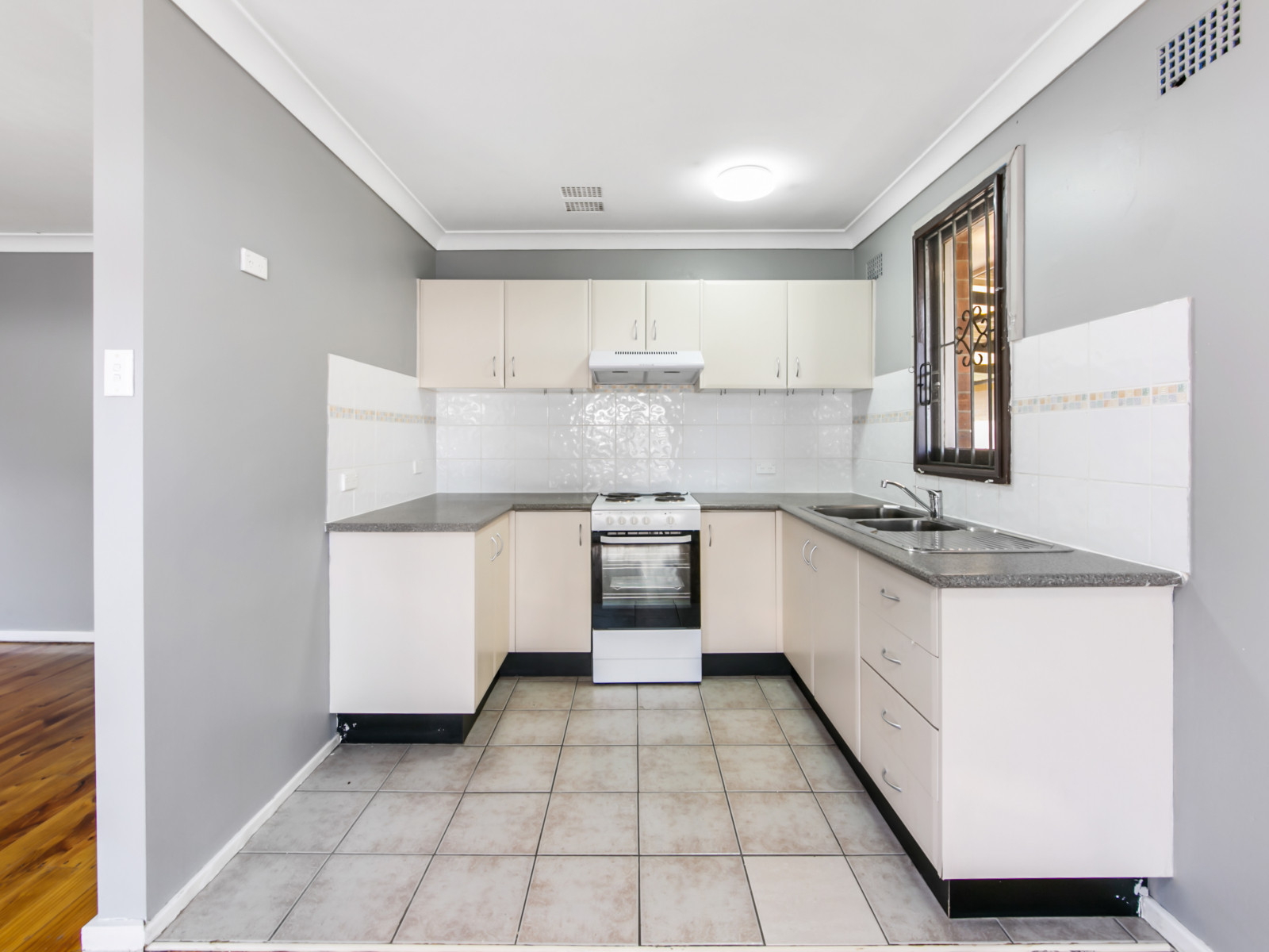 88 Palmyra Ave, Willmot, Willmot - Thumbnail 2