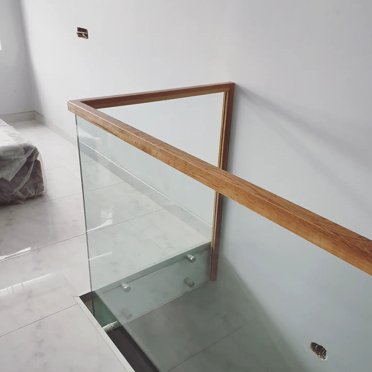 Oak Handrail & Toprail - 3 | Frameless Glass Balustrade | Bluff - Durban | Misty Mountain Timberworks | Carpentry | Joinery | Woodworking | Decks | Stairs | Balustrades | Pergolas | Wooden Furniture
