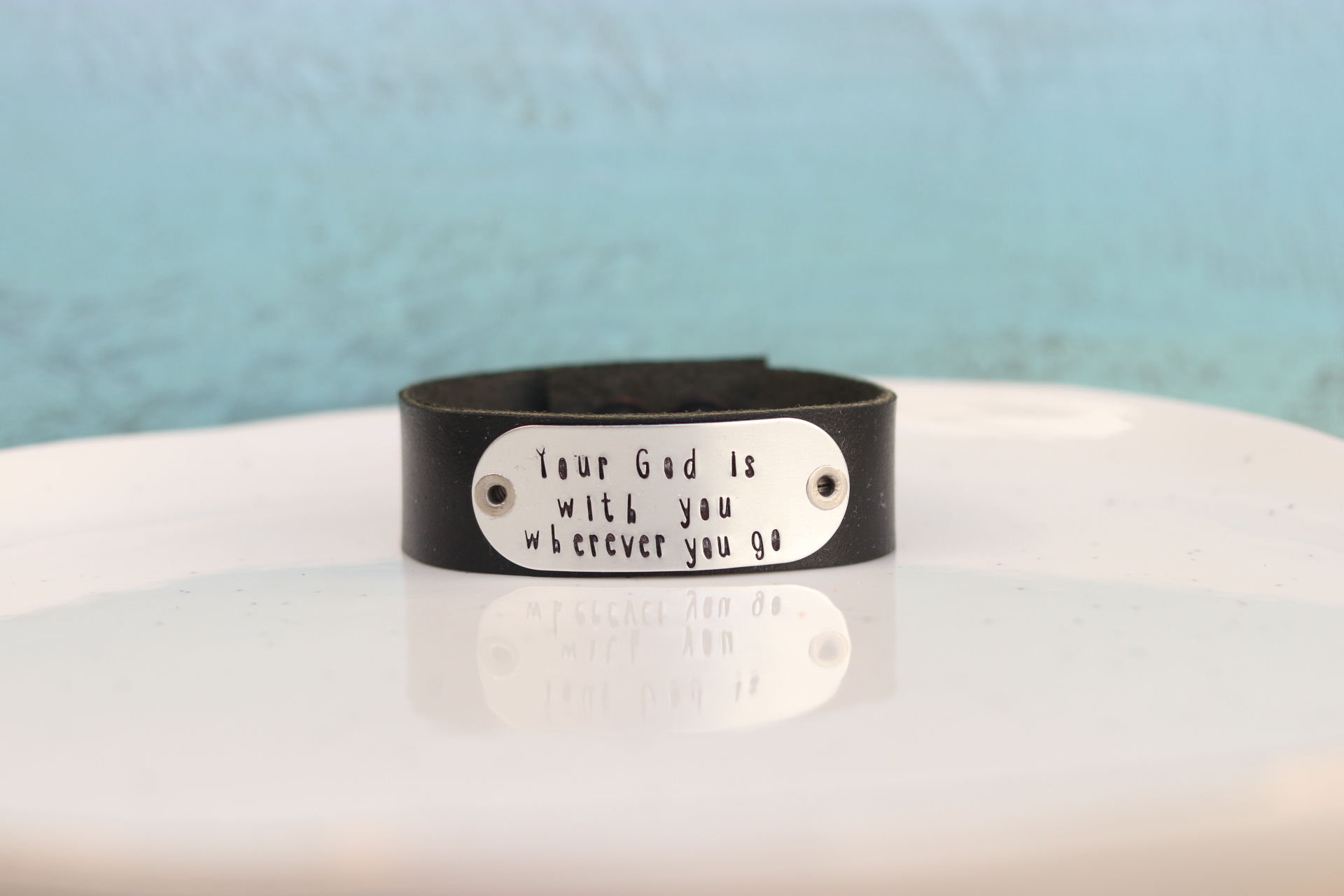 Kožna narukvica Your god is with you wherever you go