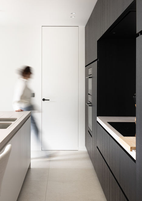 Projectfotografie, bedrijfsreportage en social media management + ads voor New Signature Meulebeke, Sint Martens Latem, Gent. Julien Van de Maele. Trappen, deuren en parket.