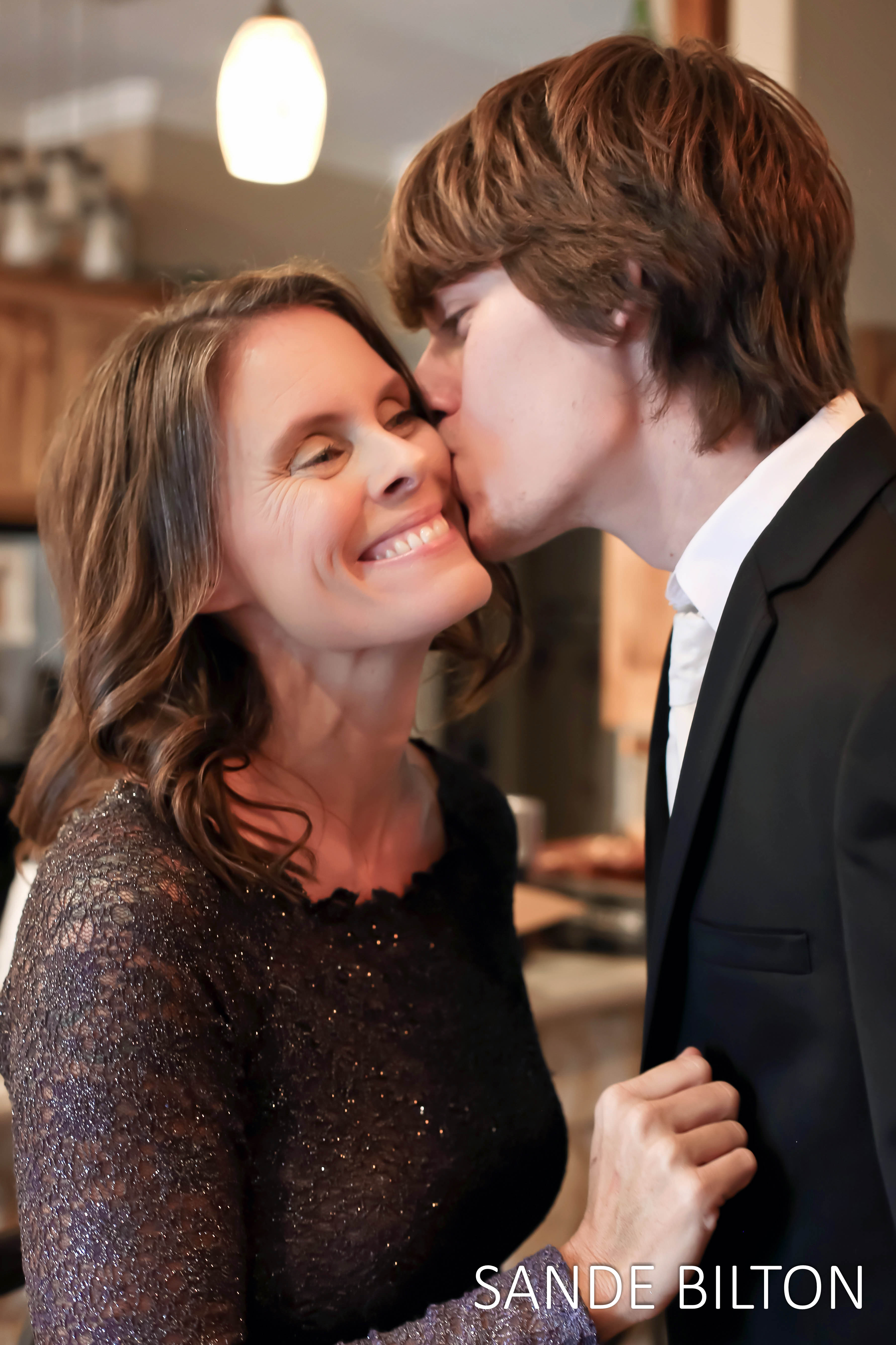 GROOM & MOM
