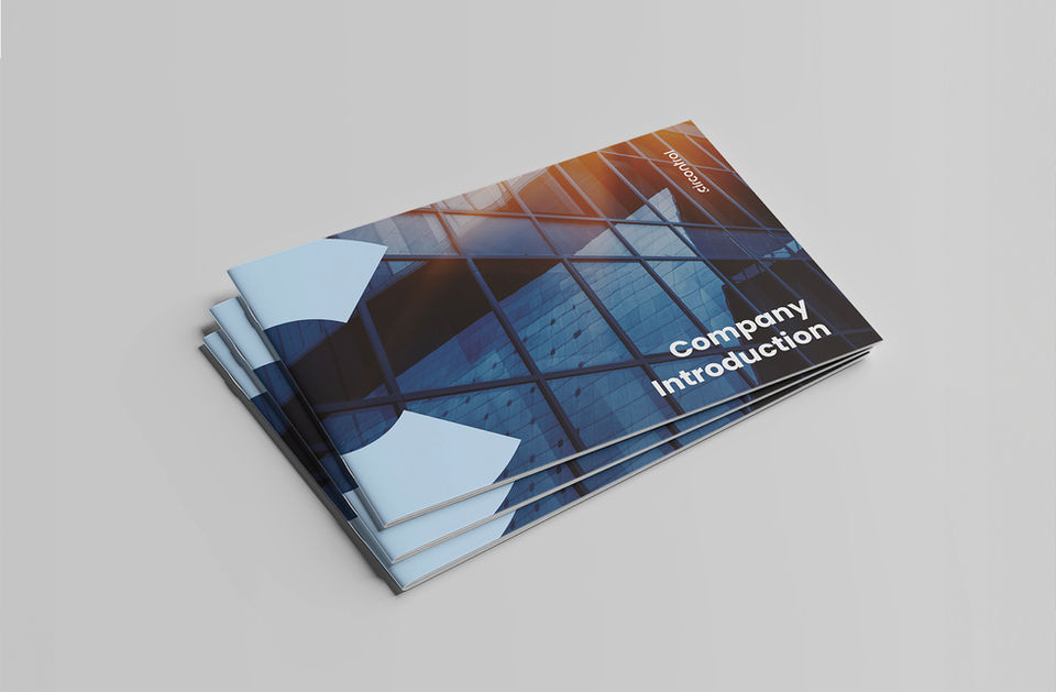 Brochure design that reinforced the identity of a brand specialized in solutions for efficient mobility and charging of electric vehicles.