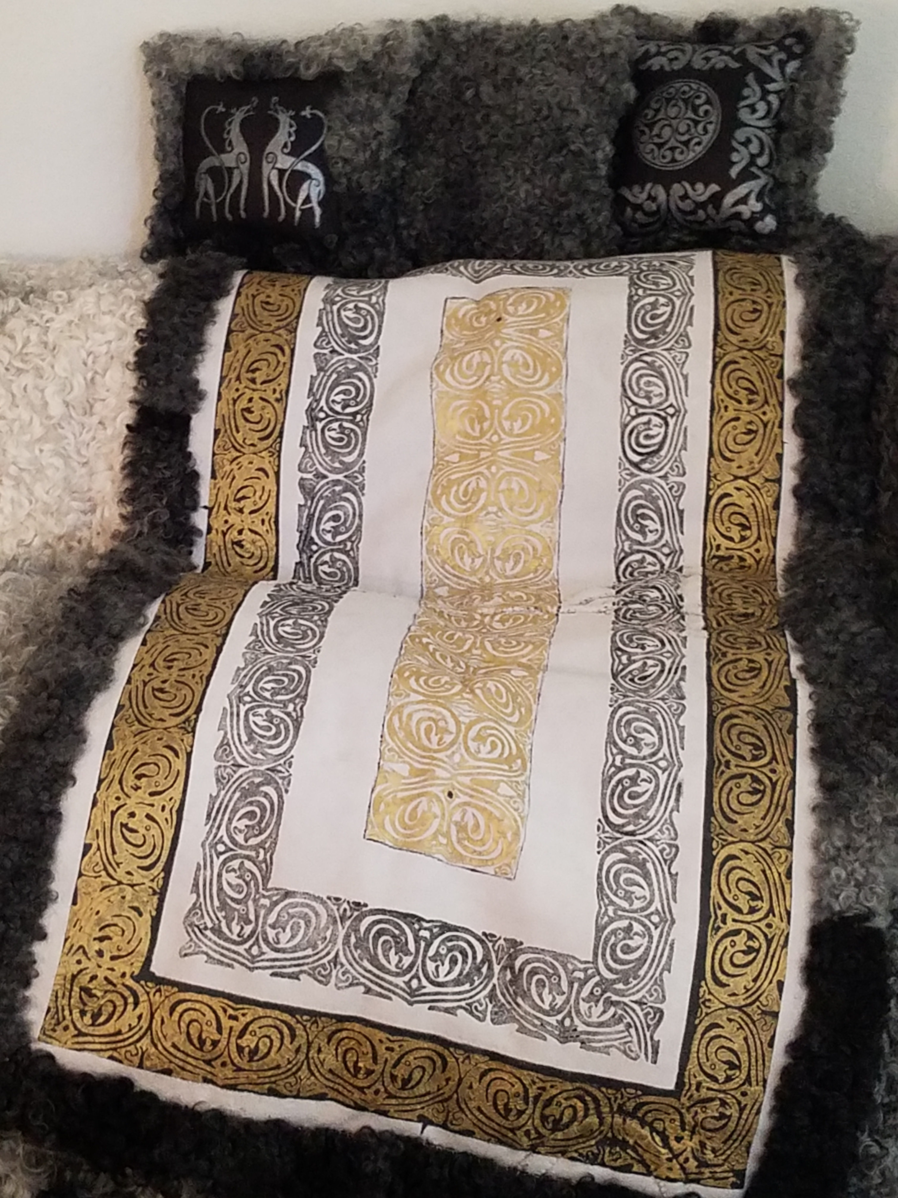 Black & Gold Gotland Sheepskin Blanket