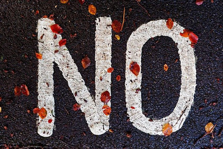 تعلم كيف تقول (لا) للآخرين و كيف لا تشعر بالذنب حيال ذلك