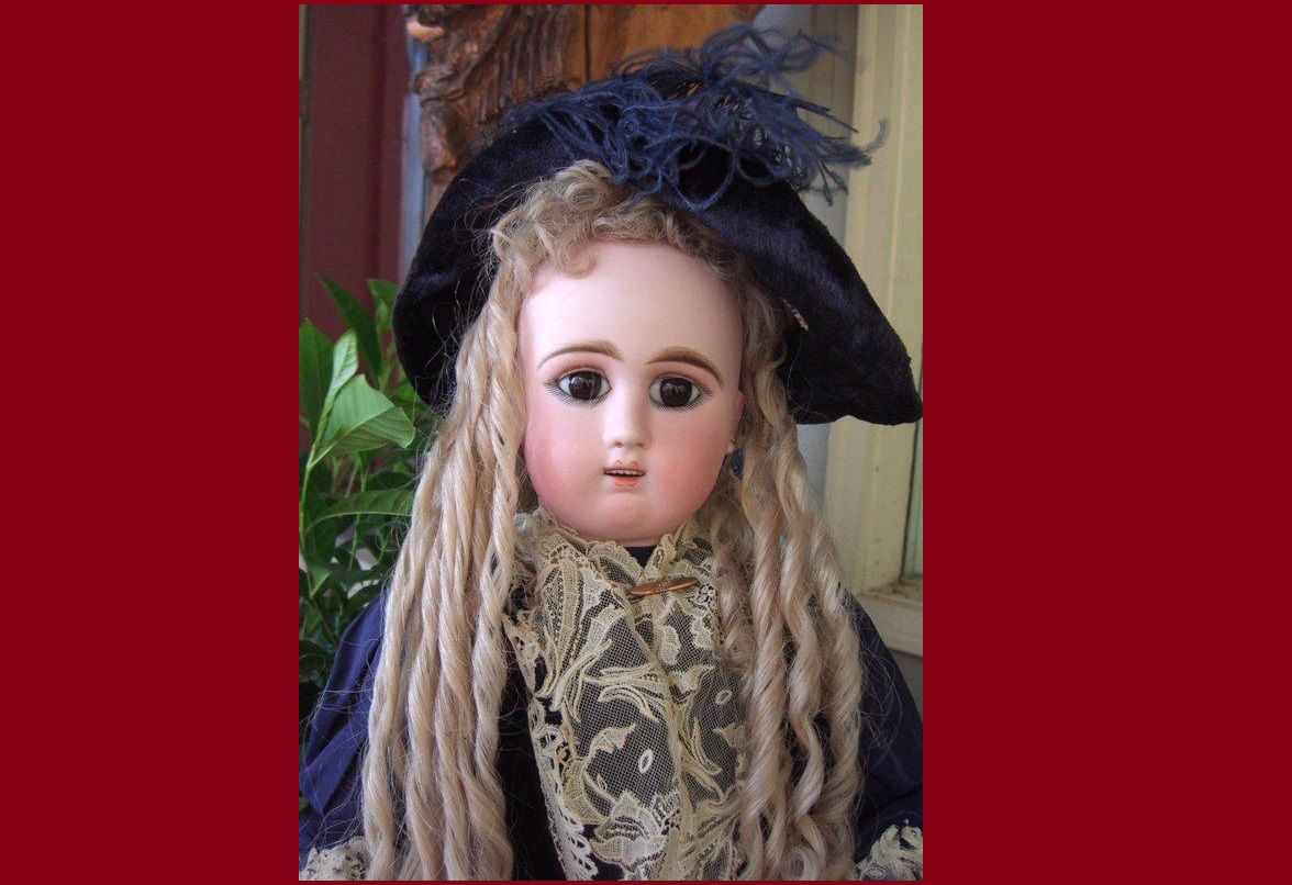 ANTIQUE DOLL HEADS: B388a French Child: Jullien 11 H-22" (55.9cm)-Lo