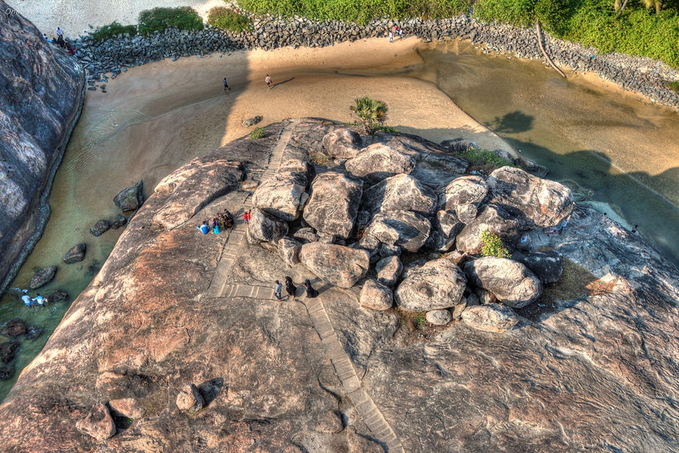 Kaup Lighthouse rocks