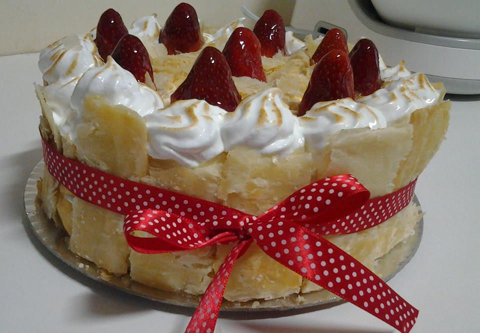 Bolo de Morango c/ Massa Folhada