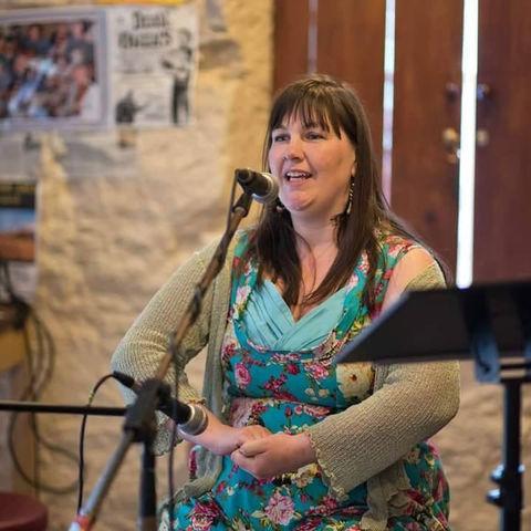 In oor ain wee hoose - susi singing Coach and Horses.jpg