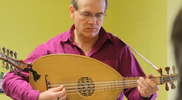 François au luth à plectre.jpg