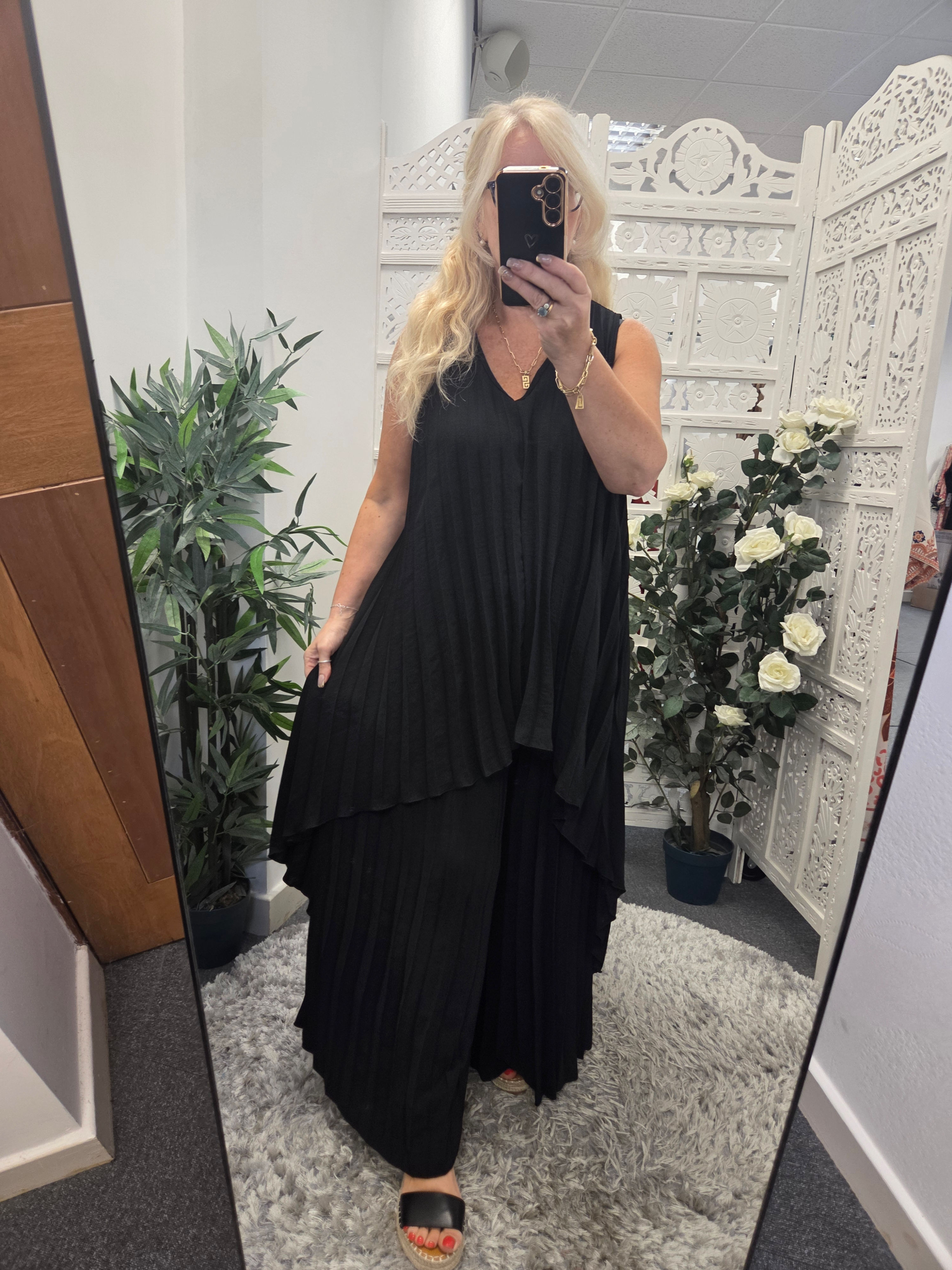 The Priscilla Pleat V Neck Co-Ord Set - Size 2 - 16 to 20 - SALE NO RETURN 