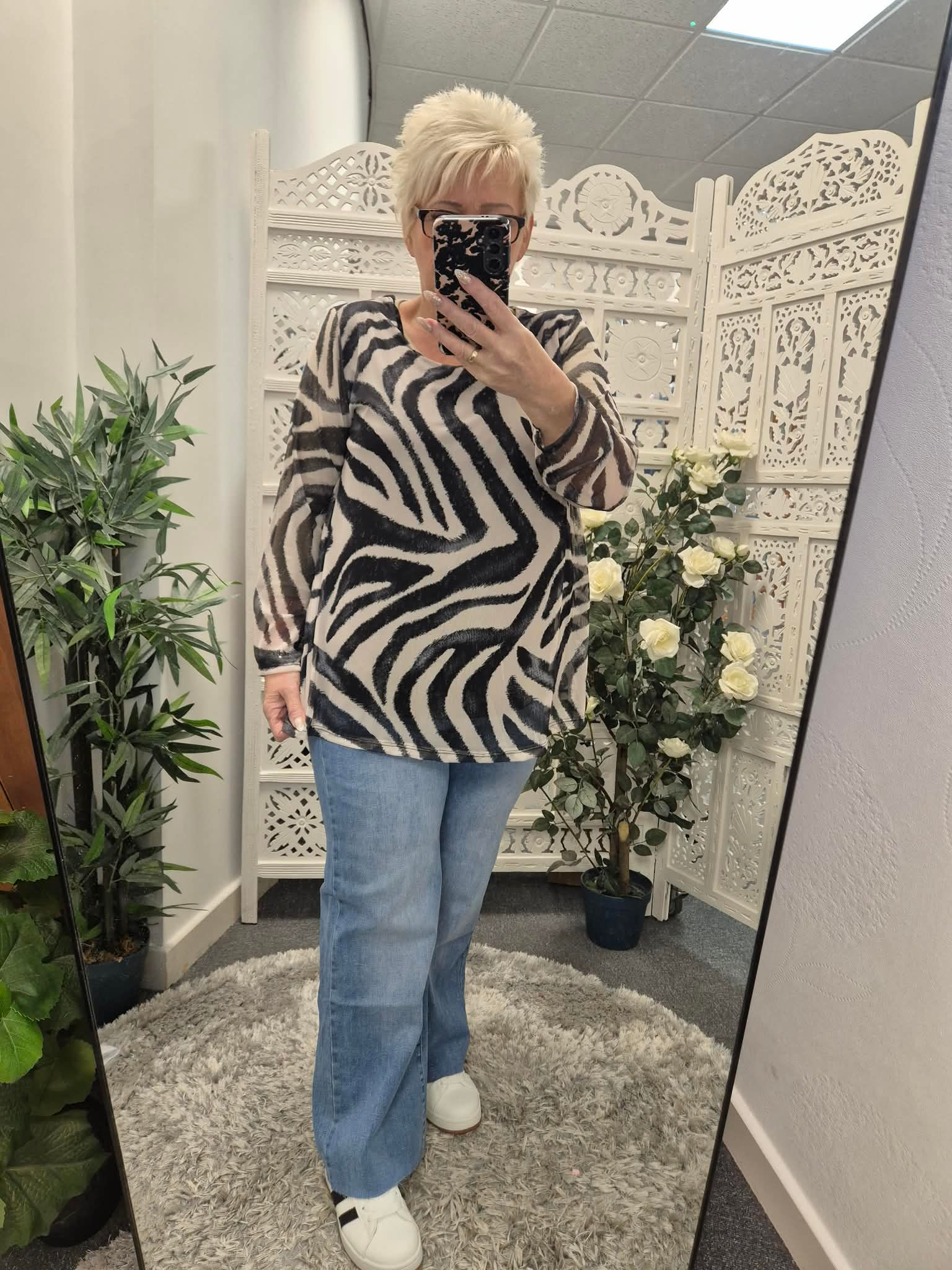 The Zebra LINED Mesh Tops - Size 14 to 18/20