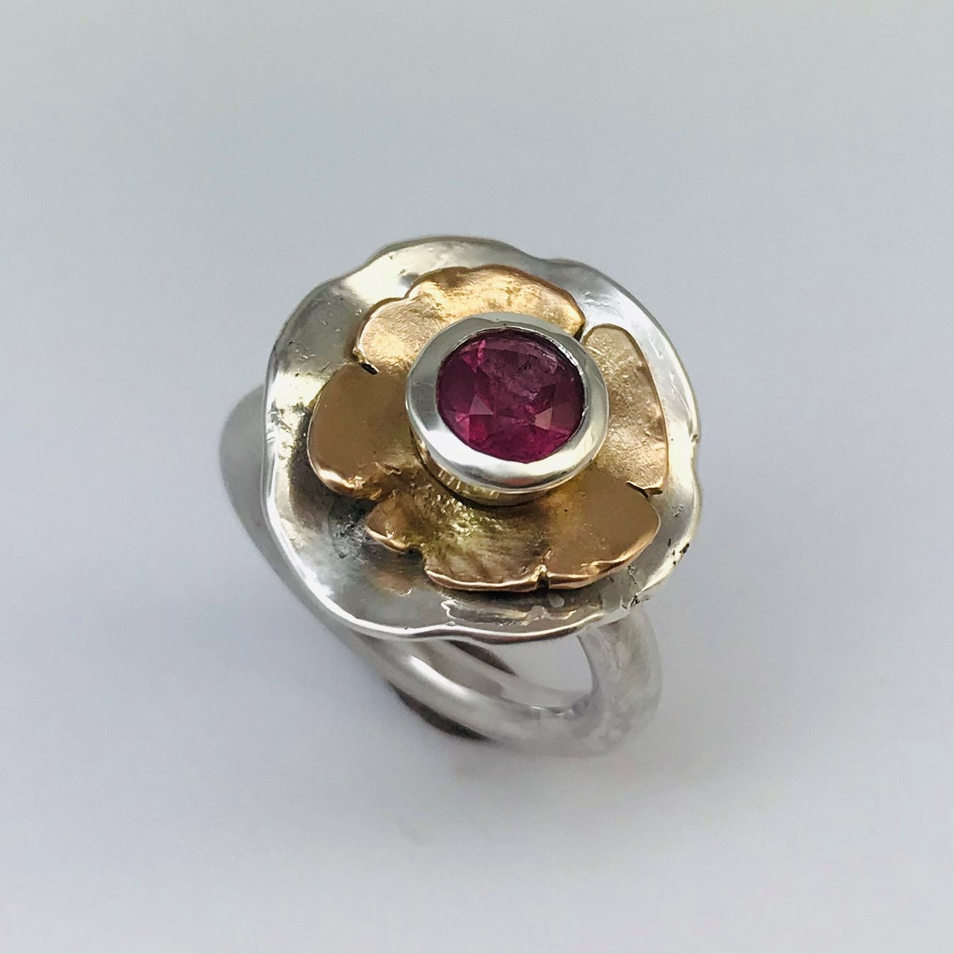Blumenring aus Silber 925 und Rotgold 750 mit Turmalin
