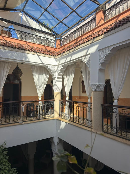 Coursive lumineux et coloré du Riad Nirvana Marrakech