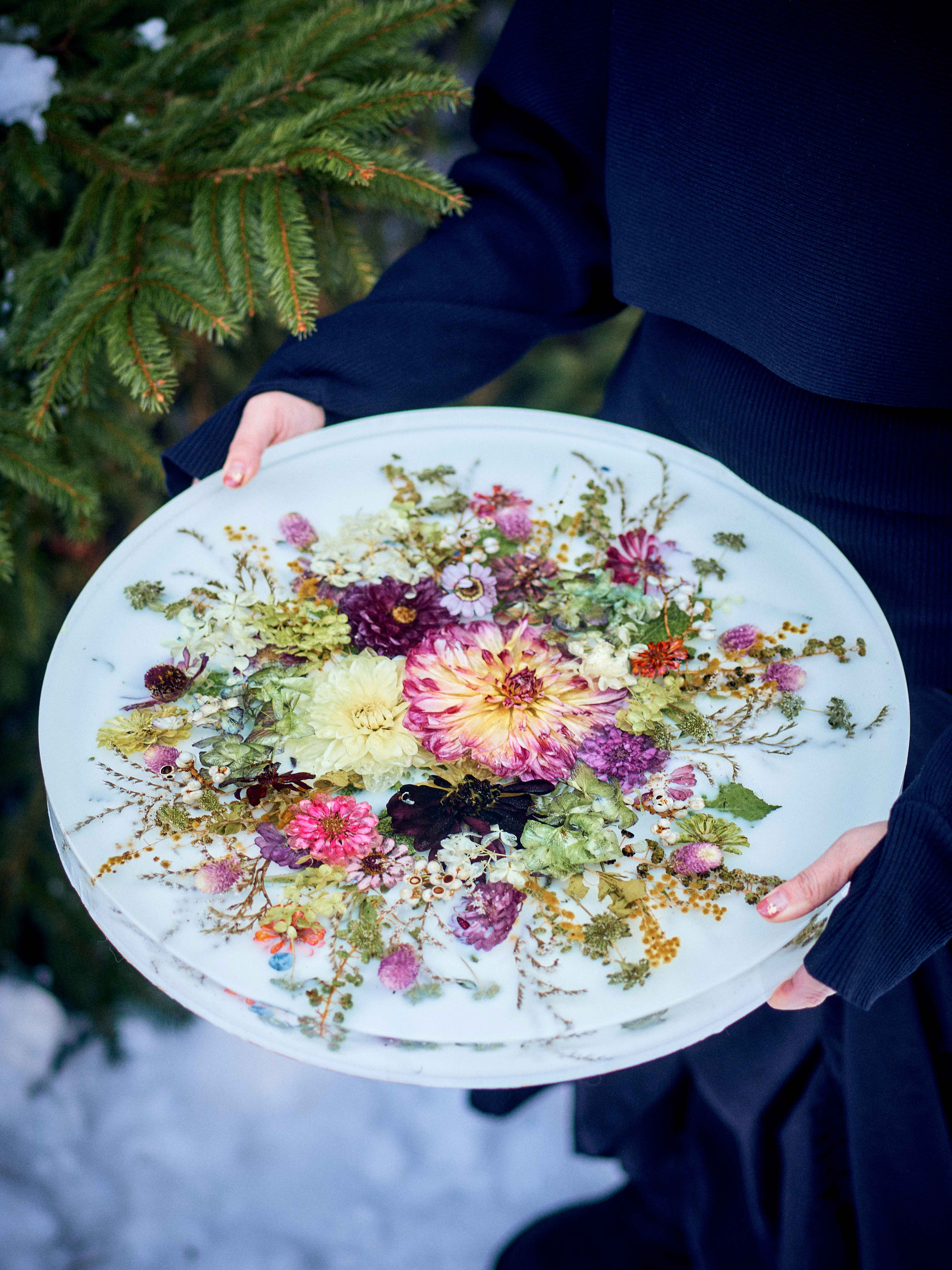 フラワーアートテーブル　NAOKOKANAMORI　金森直子　ダリア　ダリアの神様　鷲澤幸治　かなもりなおこ　naoko kanamori　Flower art table　koji Washizawa　フラワーテーブル　Flower Table
