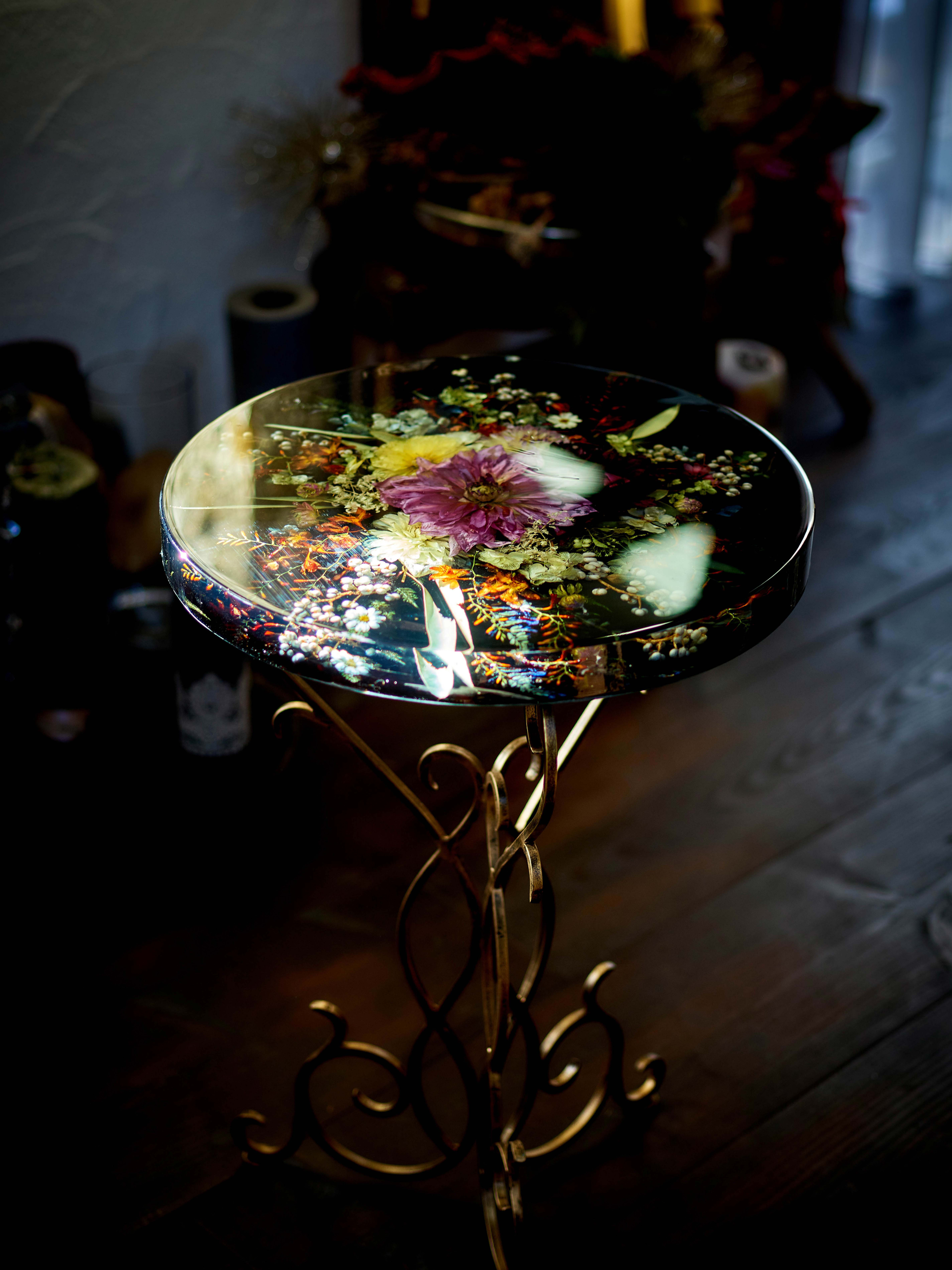 フラワーアートテーブル　NAOKOKANAMORI　金森直子　ダリア　ダリアの神様　鷲澤幸治　かなもりなおこ　naoko kanamori　Flower art table　koji Washizawa　フラワーテーブル　Flower Table