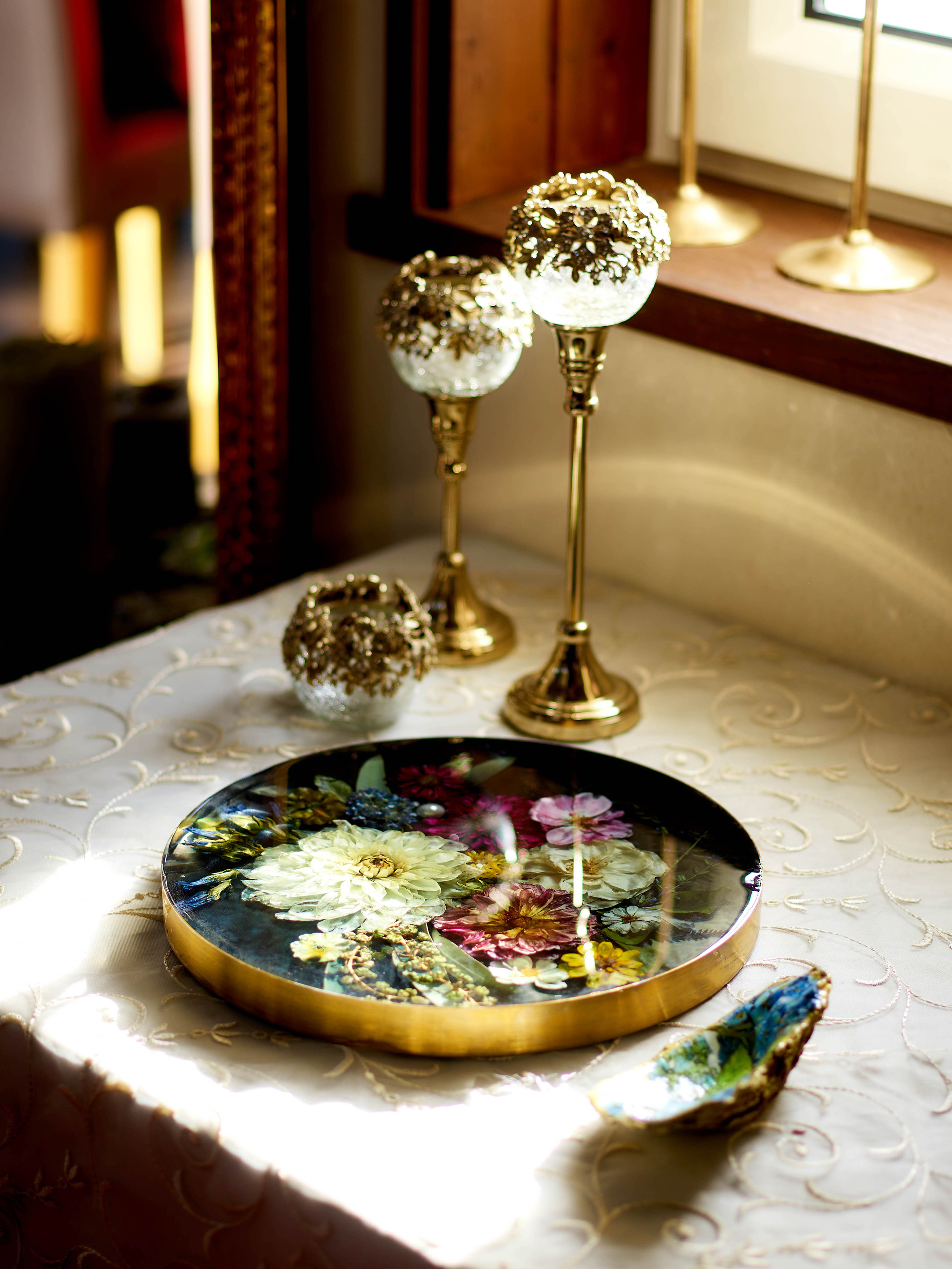 フラワーアートテーブル　NAOKOKANAMORI　金森直子　ダリア　ダリアの神様　鷲澤幸治　かなもりなおこ　naoko kanamori　Flower art table　koji Washizawa　フラワーテーブル　Flower Table