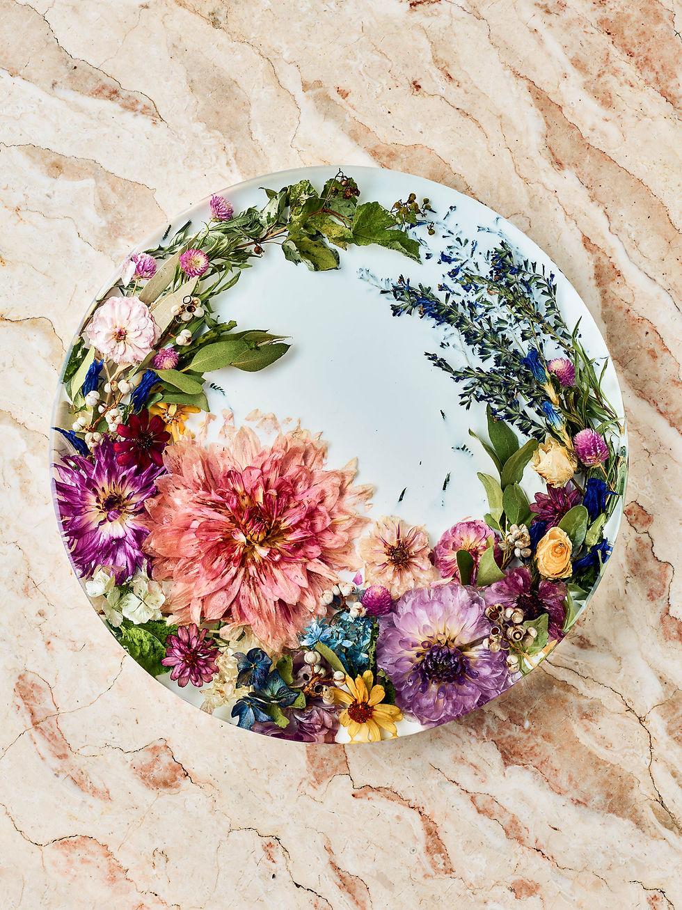 フラワーアートテーブル　NAOKOKANAMORI　金森直子　ダリア　ダリアの神様　鷲澤幸治　かなもりなおこ　naoko kanamori　Flower art table　koji Washizawa　フラワーテーブル　Flower Table