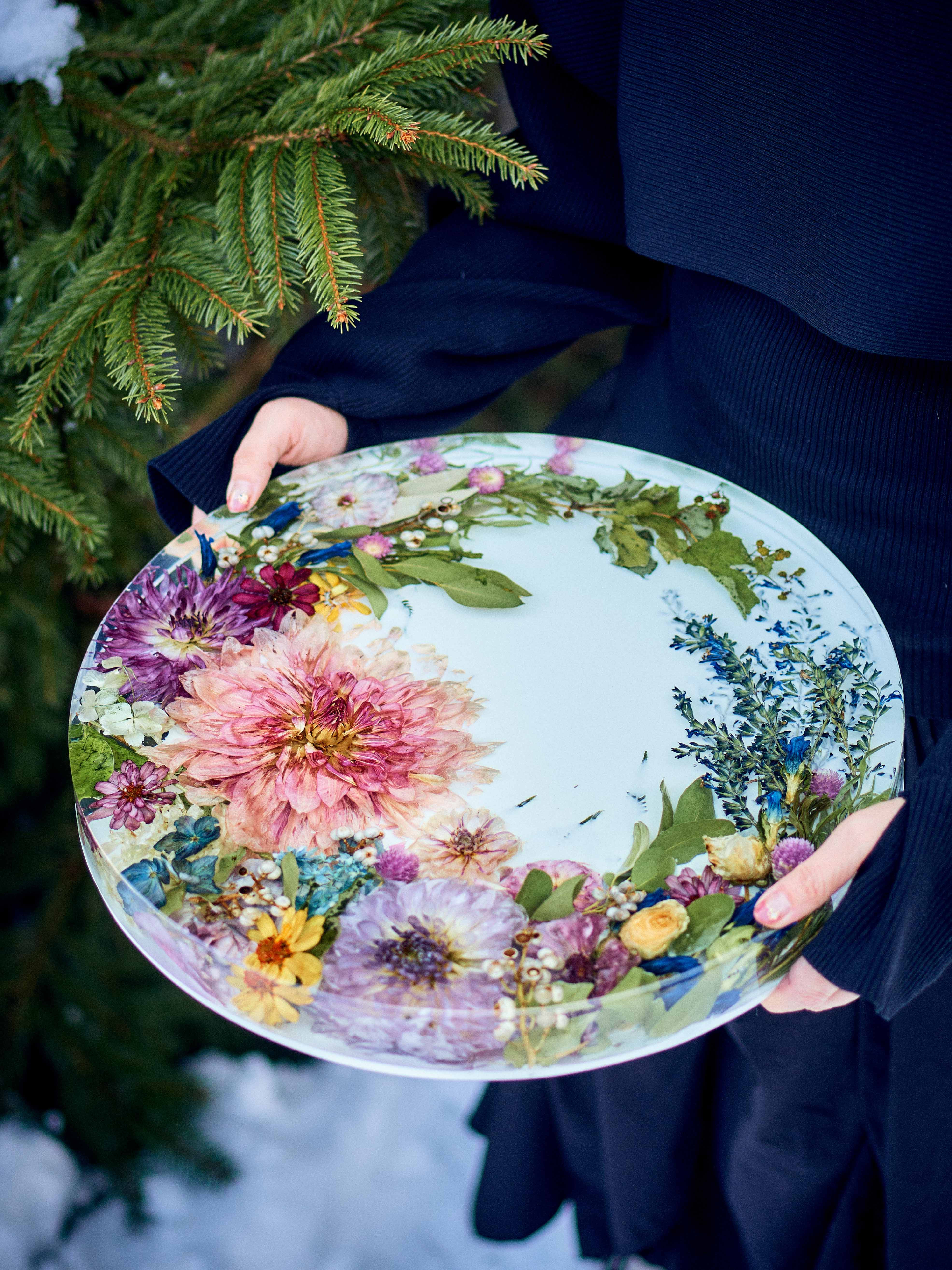 フラワーアートテーブル　NAOKOKANAMORI　金森直子　ダリア　ダリアの神様　鷲澤幸治　かなもりなおこ　naoko kanamori　Flower art table　koji Washizawa　フラワーテーブル　Flower Table