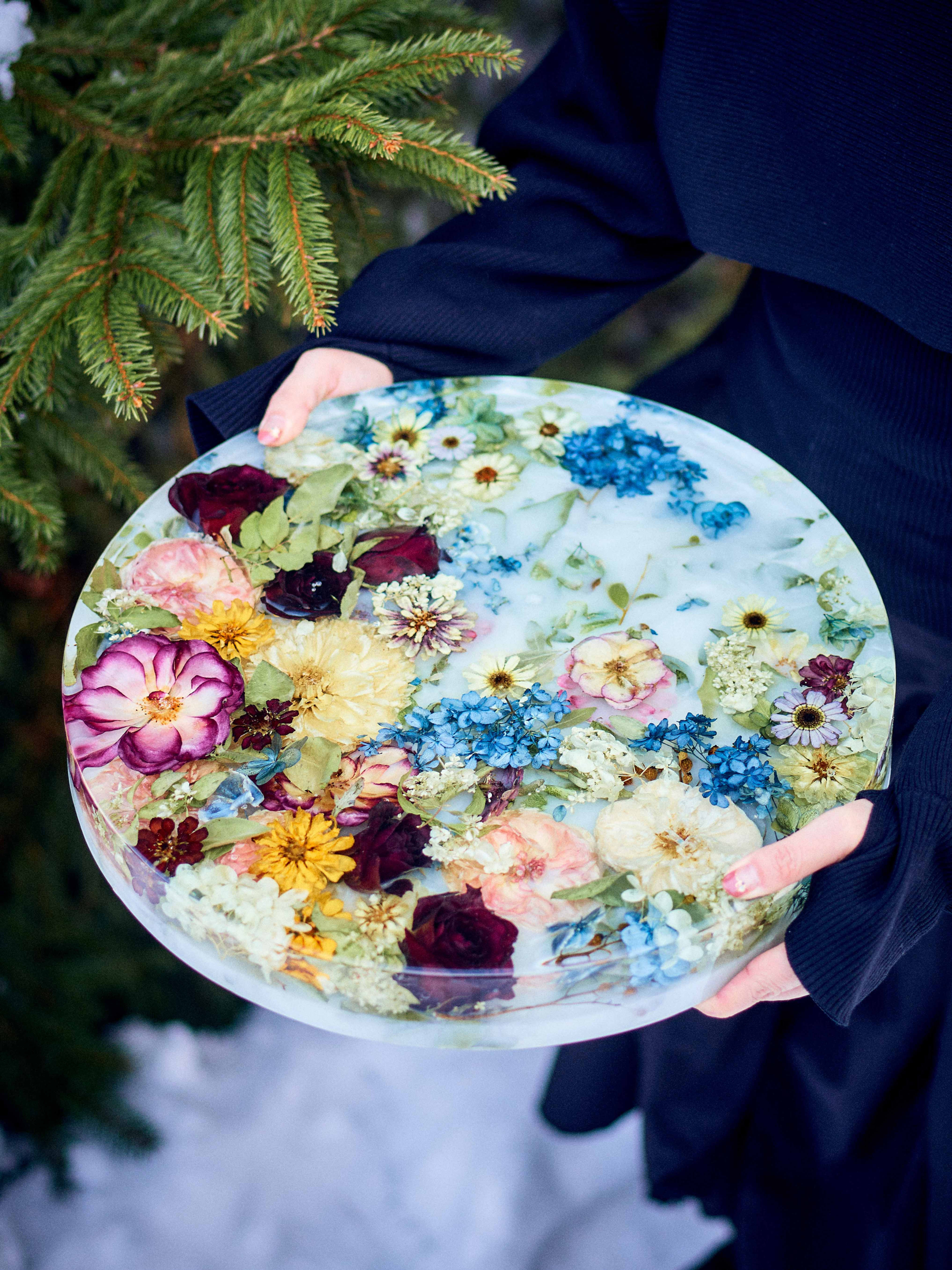 フラワーアートテーブル　NAOKOKANAMORI　金森直子　ダリア　ダリアの神様　鷲澤幸治　かなもりなおこ　naoko kanamori　Flower art table　koji Washizawa　フラワーテーブル　Flower Table