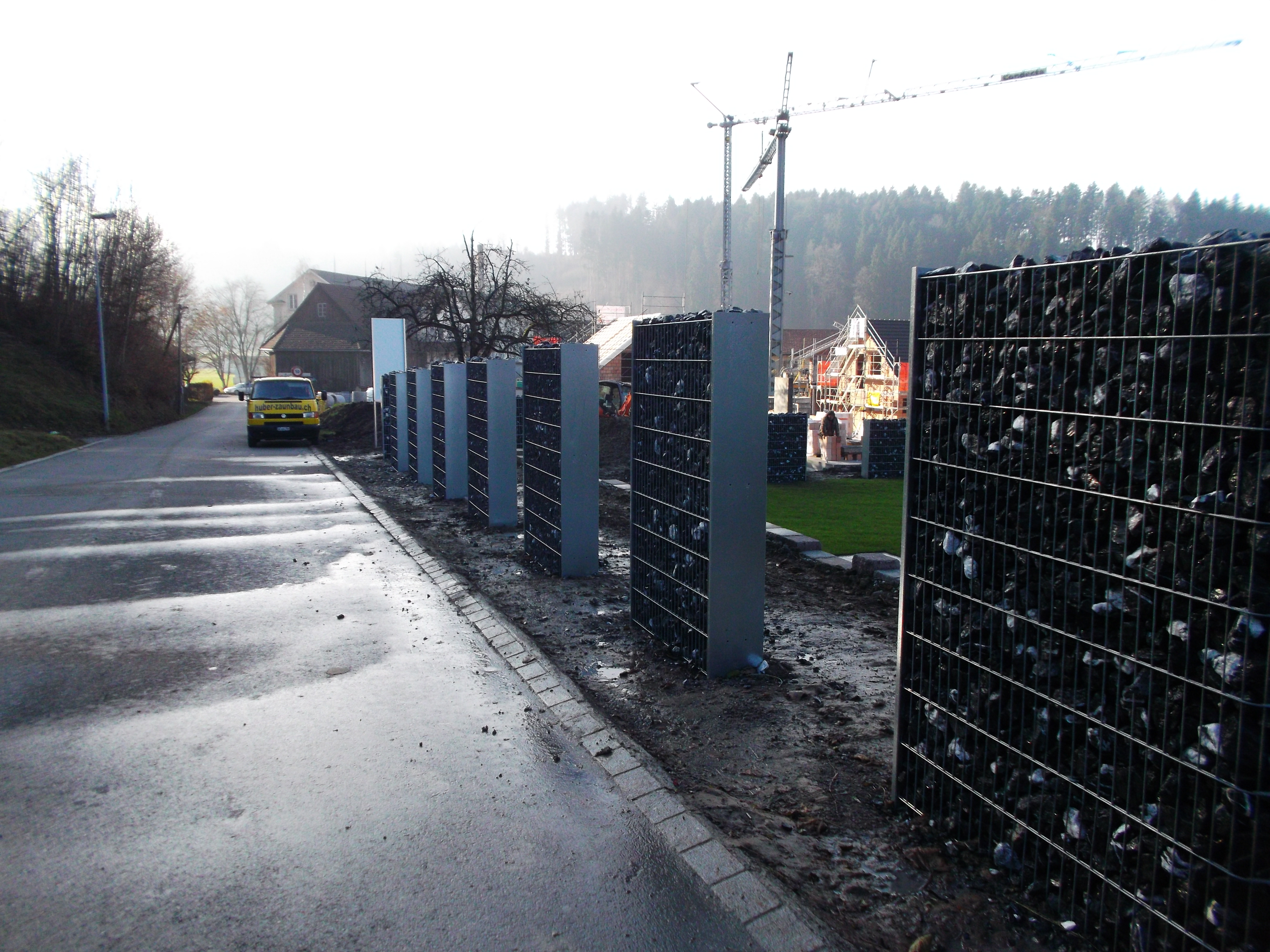 Gabionen mit Argoliteplatten in Züri