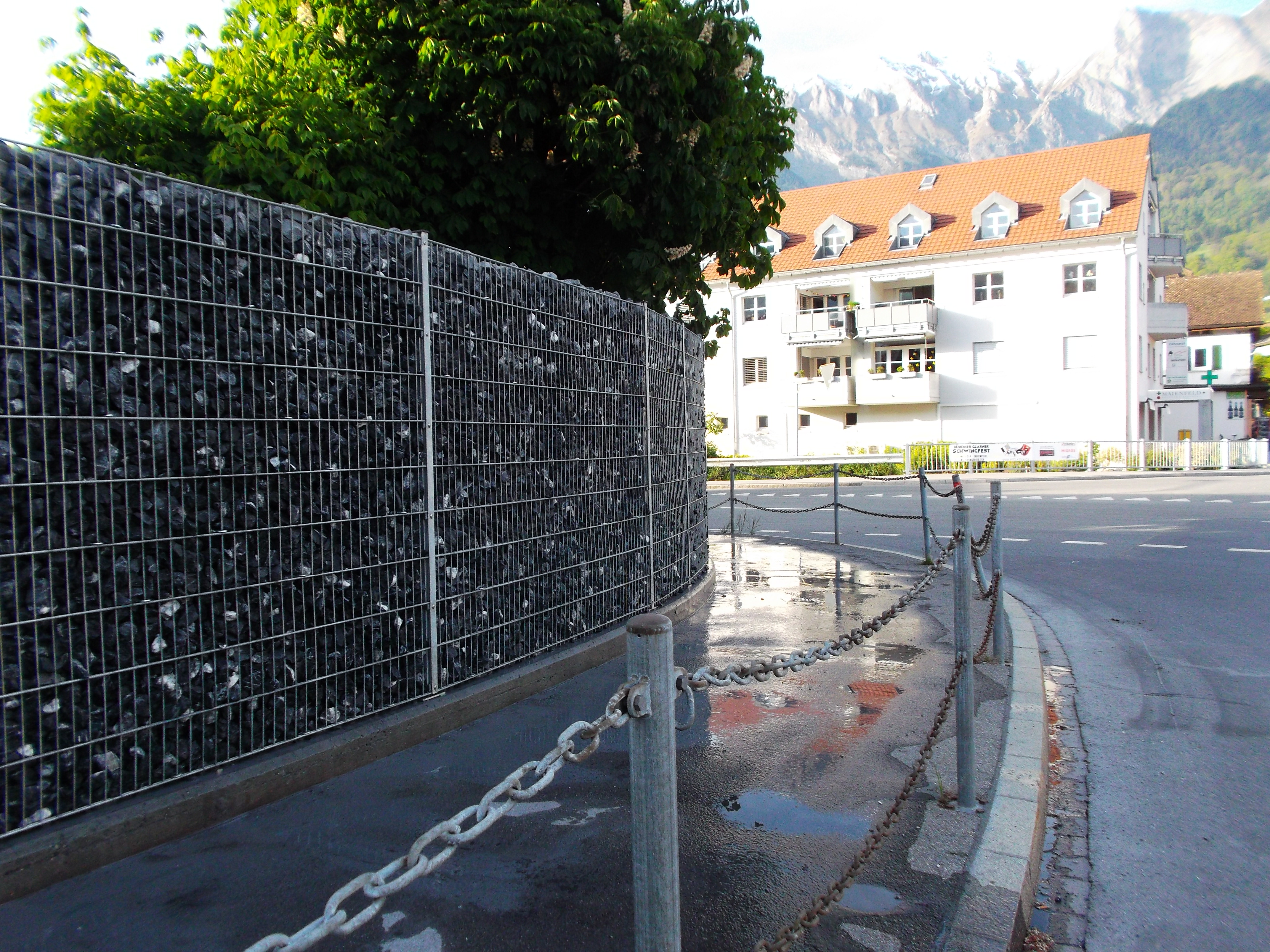 Sichtschutz mit Gabionen in Maienfel