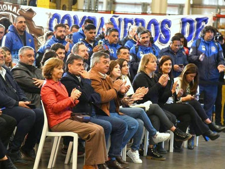 Alonso y Ortega acompañaron el anuncio del aumento de asignaciones familiares a empleados