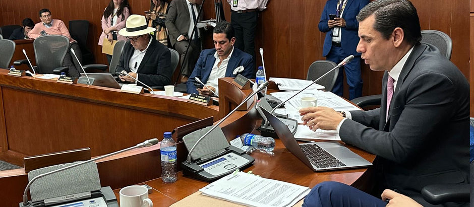 Senador Julio Alberto Elías Vidal impulsa Ley para proteger a los motociclistas y desafiar las normas obsoletas "NO MÁS ABUSOS A LAS MOTOS"