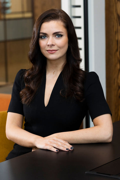 BD GPB 196 woman-seated-corporate-portrait-office_1.jpg
