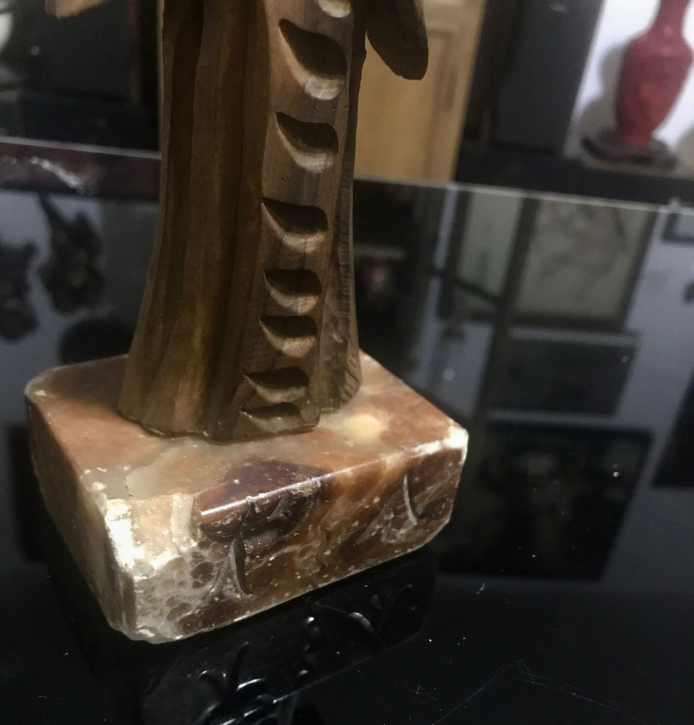 Miniatura: Saggio cinese in legno intagliato